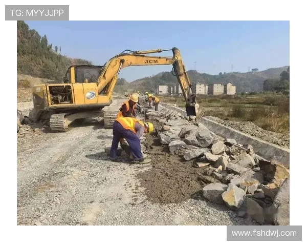 挖掘机软基垫路施工